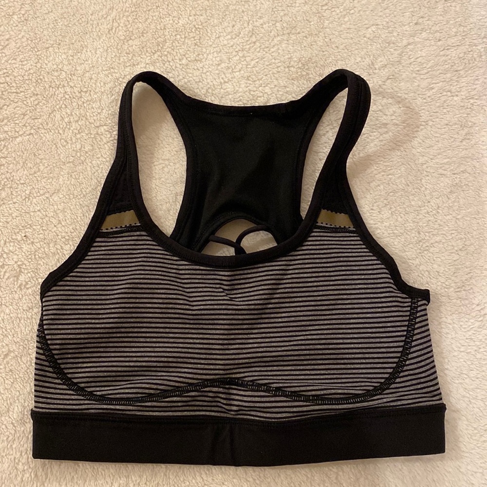 Lululemon sports bra